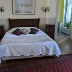 Chateau Du Broustaret - D'hotes Avec Cuisine - Calme, Paisible Et Tres Belle Vue Sur La Nature Rions