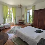 Chateau Du Broustaret - D'hotes Avec Cuisine - Calme, Paisible Et Tres Belle Vue Sur La Nature 招待所 Rions