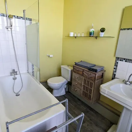 Chateau Du Broustaret - D'hotes En Pleine Nature - Avec Cuisine - Proche Bordeaux Penzion *
