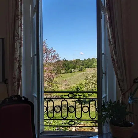 Chateau Du Broustaret - D'hotes En Pleine Nature - Avec Cuisine - Proche Bordeaux Penzion Rions