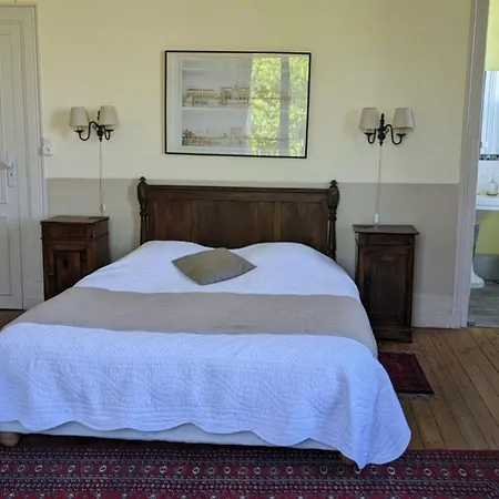 Chateau Du Broustaret - D'hotes En Pleine Nature - Avec Cuisine - Proche Bordeaux Gasthof *
