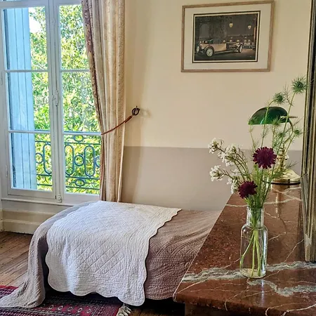 Chateau Du Broustaret - D'hotes En Pleine Nature - Avec Cuisine - Proche Bordeaux * Rions