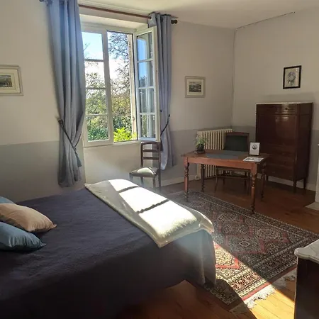 Penzion Chateau Du Broustaret - D'hotes En Pleine Nature - Avec Cuisine - Proche Bordeaux