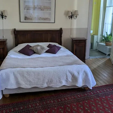 Chateau Du Broustaret - D'hotes En Pleine Nature - Avec Cuisine - Proche Bordeaux Rions