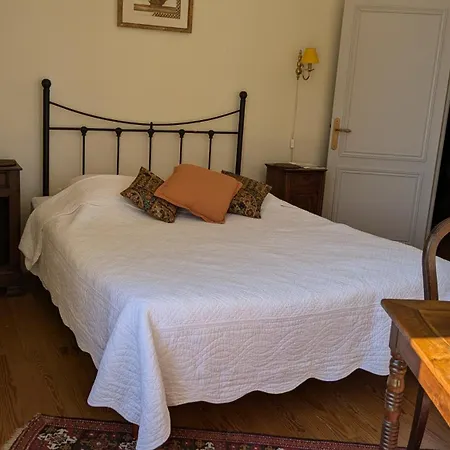 Penzion Chateau Du Broustaret - D'hotes En Pleine Nature - Avec Cuisine - Proche Bordeaux Rions