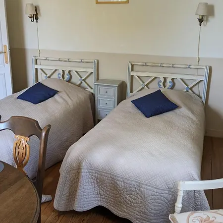 Penzion Chateau Du Broustaret - D'hotes En Pleine Nature - Avec Cuisine - Proche Bordeaux Rions