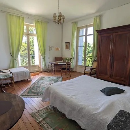 Chateau Du Broustaret - D'hotes En Pleine Nature - Avec Cuisine - Proche Bordeaux Penzion Rions