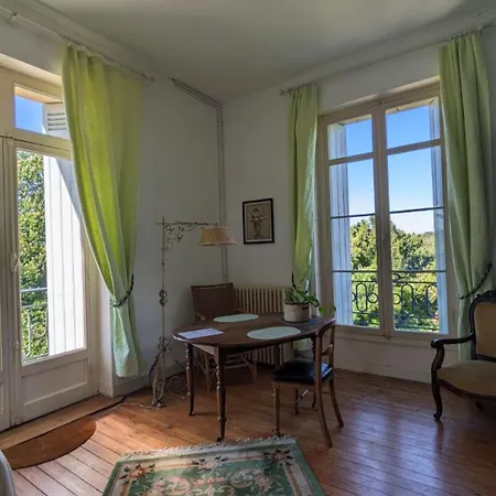 Chateau Du Broustaret - D'hotes En Pleine Nature - Avec Cuisine - Proche Bordeaux Gasthof *