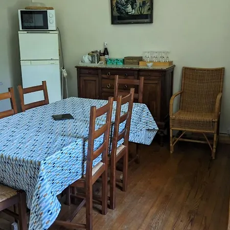 Gasthof Chateau Du Broustaret - D'hotes En Pleine Nature - Avec Cuisine - Proche Bordeaux Rions