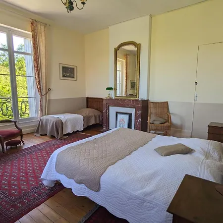 Gasthof Chateau Du Broustaret - D'hotes En Pleine Nature - Avec Cuisine - Proche Bordeaux Rions