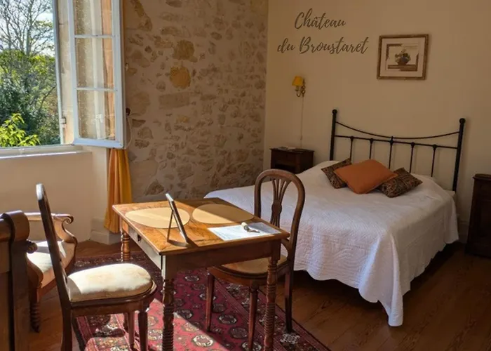 Chateau Du Broustaret - D'hotes Avec Cuisine - Calme, Paisible Et Tres Belle Vue Sur La Nature Pensión