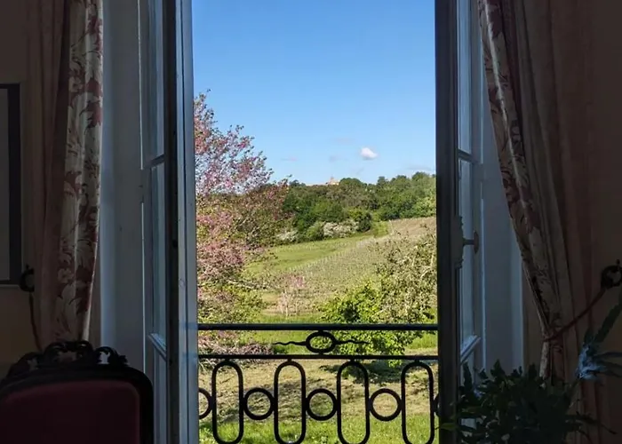 Chateau Du Broustaret - D'hotes Avec Cuisine - Calme, Paisible Et Tres Belle Vue Sur La Nature Pensión Rions