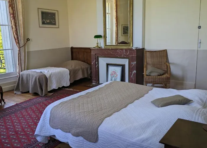 Chateau Du Broustaret - D'hotes Avec Cuisine - Calme, Paisible Et Tres Belle Vue Sur La Nature Pensión *