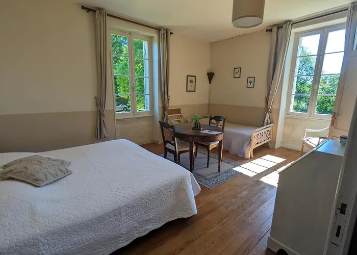 Chateau Du Broustaret - D'hotes Avec Cuisine - Calme, Paisible Et Tres Belle Vue Sur La Nature