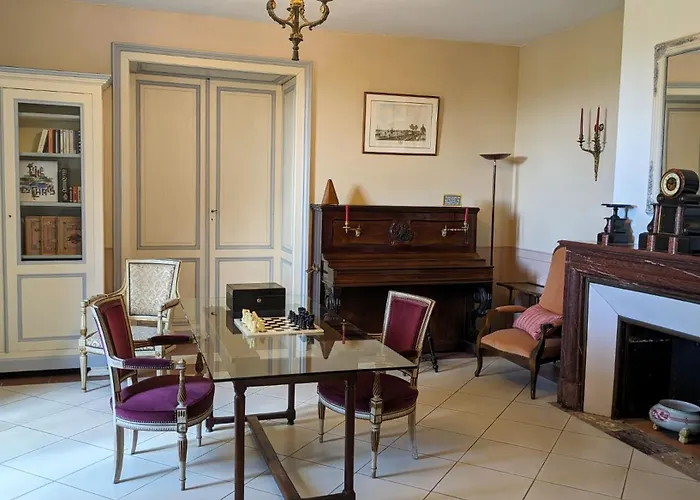 Chateau Du Broustaret - D'hotes Avec Cuisine - Calme, Paisible Et Tres Belle Vue Sur La Nature Pensión
