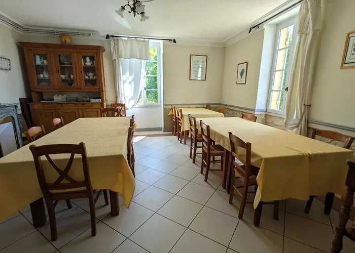Pensión Chateau Du Broustaret - D'hotes Avec Cuisine - Calme, Paisible Et Tres Belle Vue Sur La Nature *