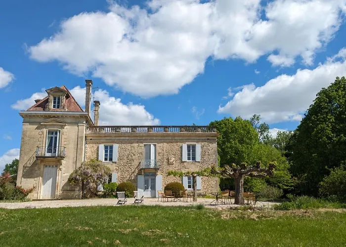 Chateau Du Broustaret - D'hotes Avec Cuisine - Calme, Paisible Et Tres Belle Vue Sur La Nature Pensión Rions