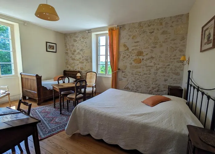Chateau Du Broustaret - D'hotes Avec Cuisine - Calme, Paisible Et Tres Belle Vue Sur La Nature *